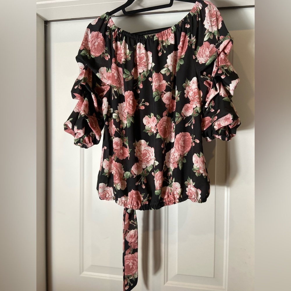 CeCe~Black/Pink RoseFloral~Off Shoulder~Tiered Sleeve~Hemline Tie~Blouse~Size L - Picture 12 of 15